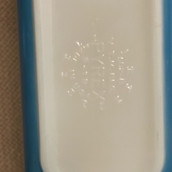 Pyrex Refrigerator Blue Dish with lid - Picture 4 of 6